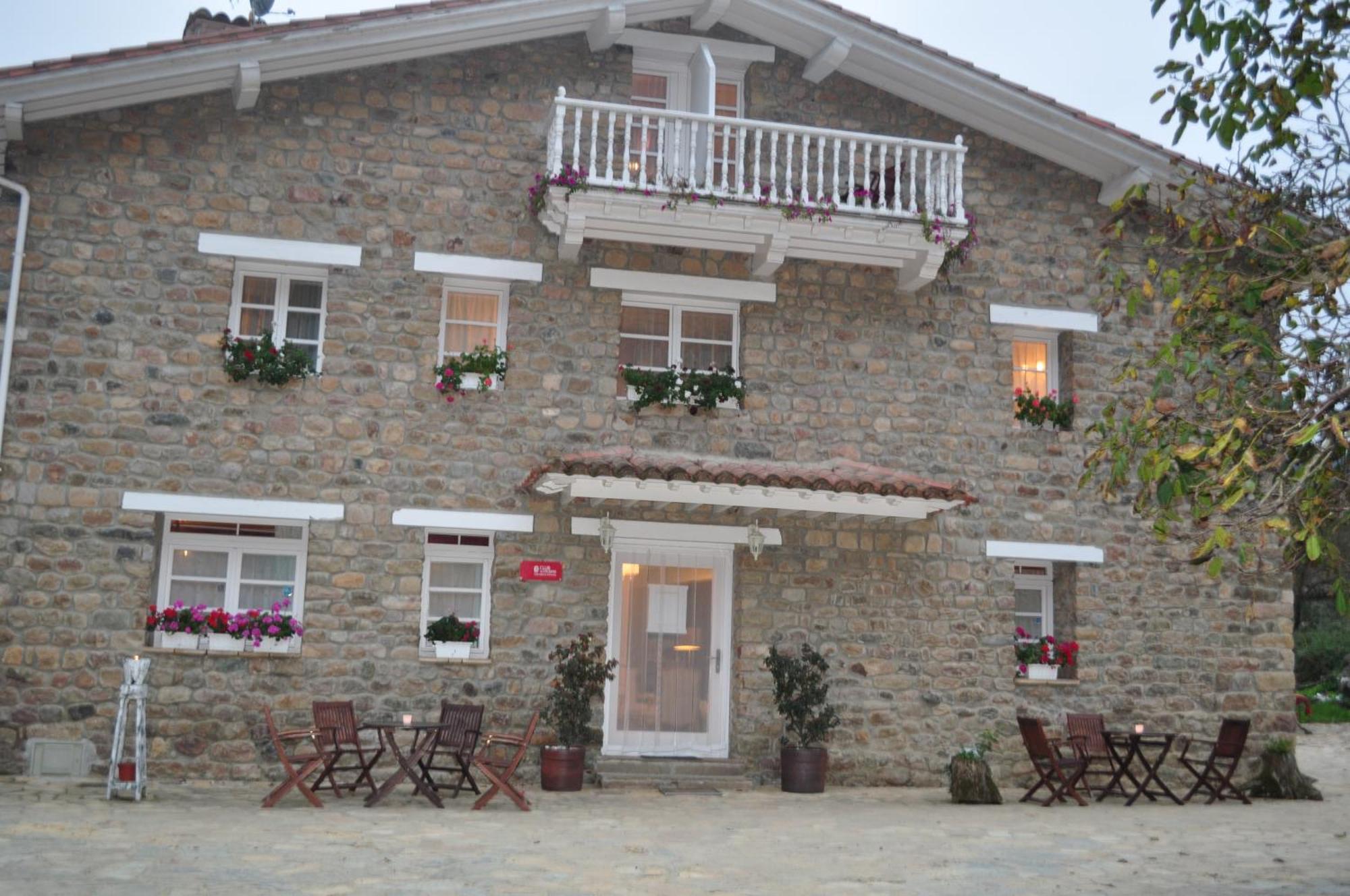 Hotel El Bosque De La Anjana Selores Exteriér fotografie